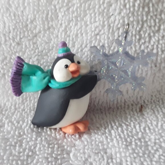 Hallmark Miniature Set of Three Ornaments, 2002, in box - Picture 6 of 7